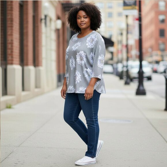 NWT Sioni Luscious Women's Gray Floral Printed 3/4 Sleeve Knit Top. Size 3X - Picture 4 of 4